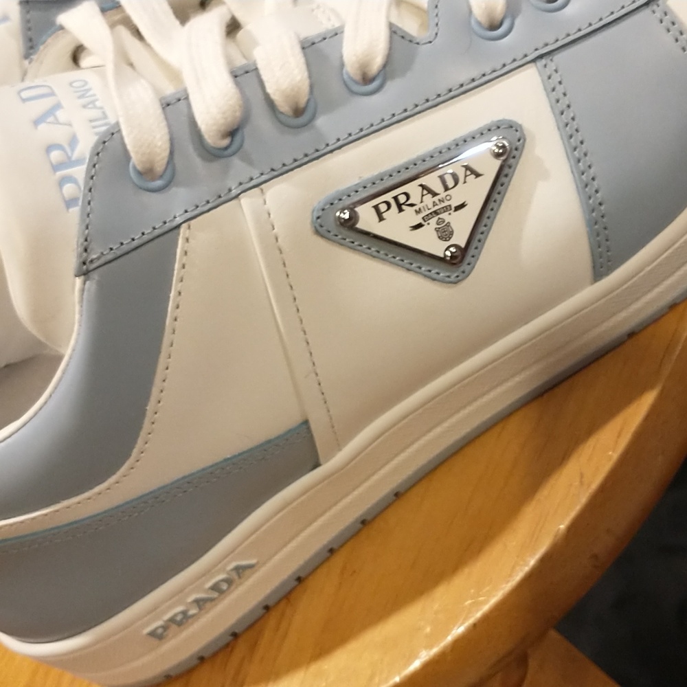 PRADA! - Picture 2 of 10